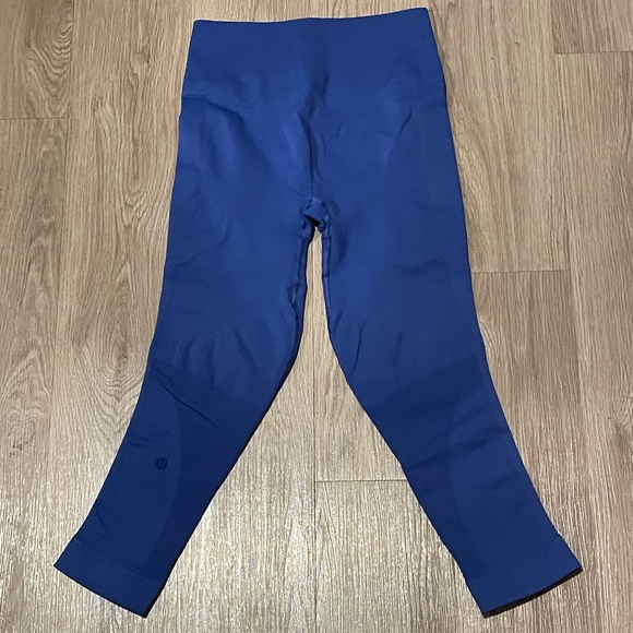 Lululemon Zone In Crop EUC Size 8 - Picture 8 of 10